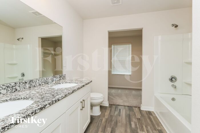 Building Photo - 10083 Cerritos dr