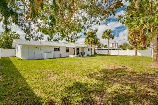 Building Photo - Welcome to your Perfect Beachside Retreat!