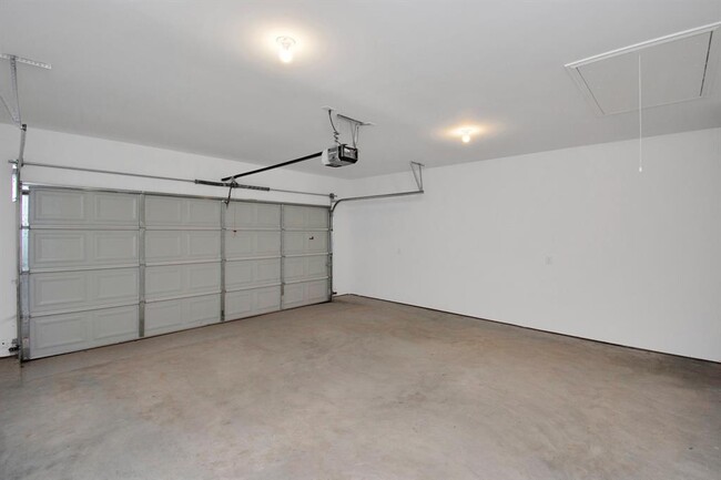 Building Photo - 14922 Indian Hill Trail