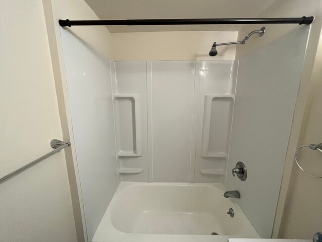 Building Photo - 940 Woodlawn St