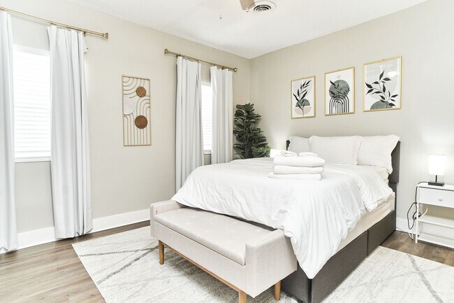 Building Photo - Fully Furnished 2BD Duplex in the Heart of...