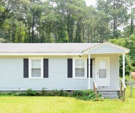 Building Photo - 809 Varsity Dr