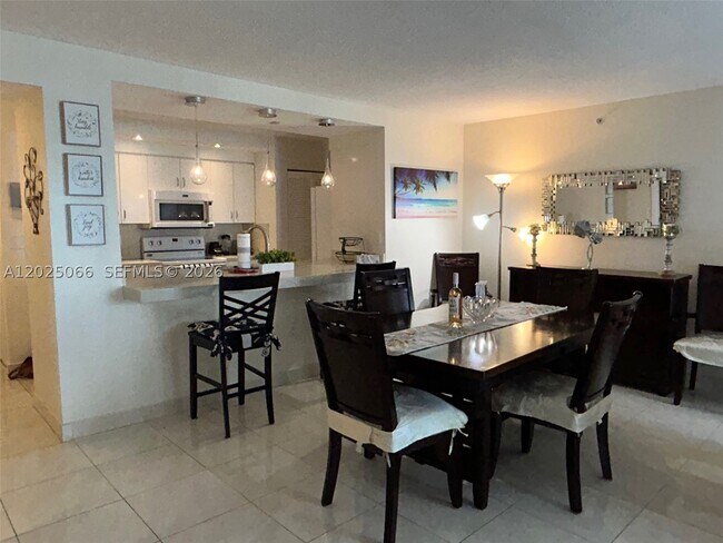 Building Photo - 6917 Collins Ave