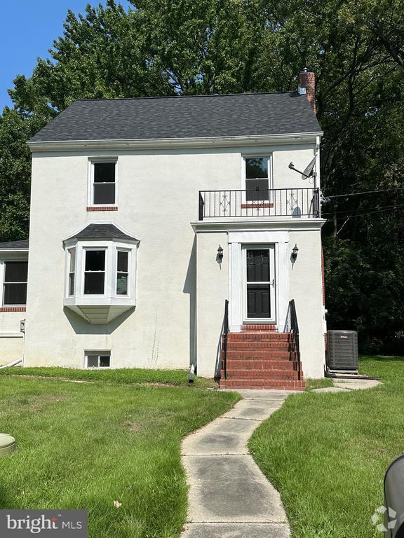 Building Photo - 2018 Silver Lane Rd