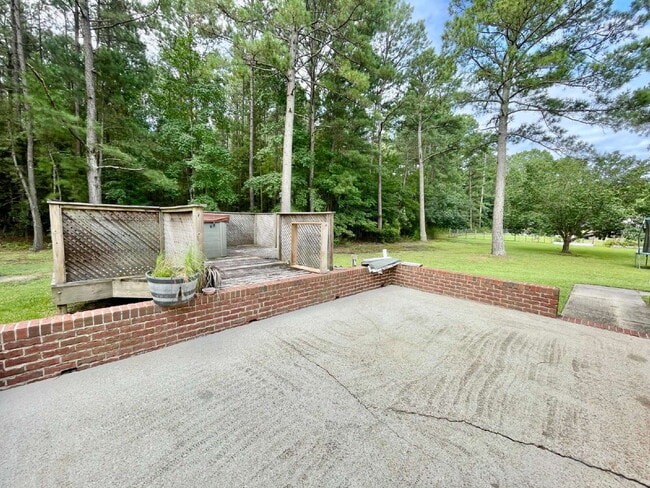 Building Photo - Spacious 3-Bedroom Nest with 2.5 Baths And...