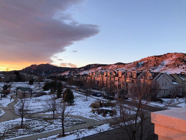 Building Photo - BEAUTIFUL 3 Bed 3.5 Bath Townhome in Dakota Ridge Village in North Boulder