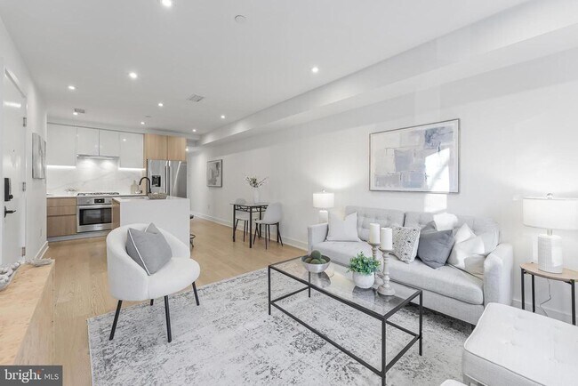 Building Photo - 4017 Davis Pl NW