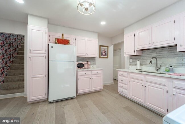 Building Photo - 206 Linden Ave