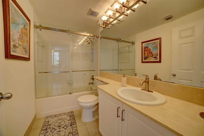 Building Photo - 720 S Sapodilla Ave