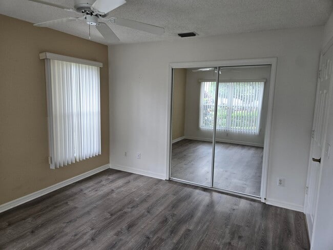 Building Photo - 4234 SE Home Way