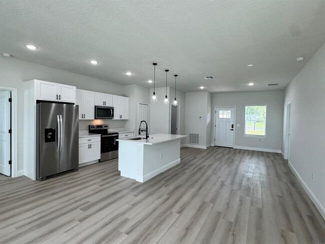 Building Photo - 656 Marion Oaks Manor