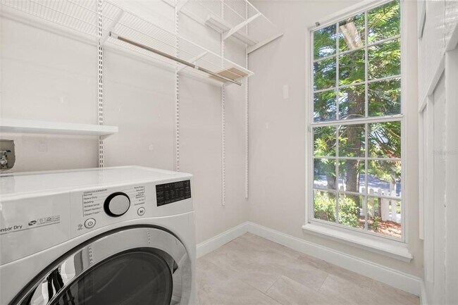 Building Photo - 212 Ficus St