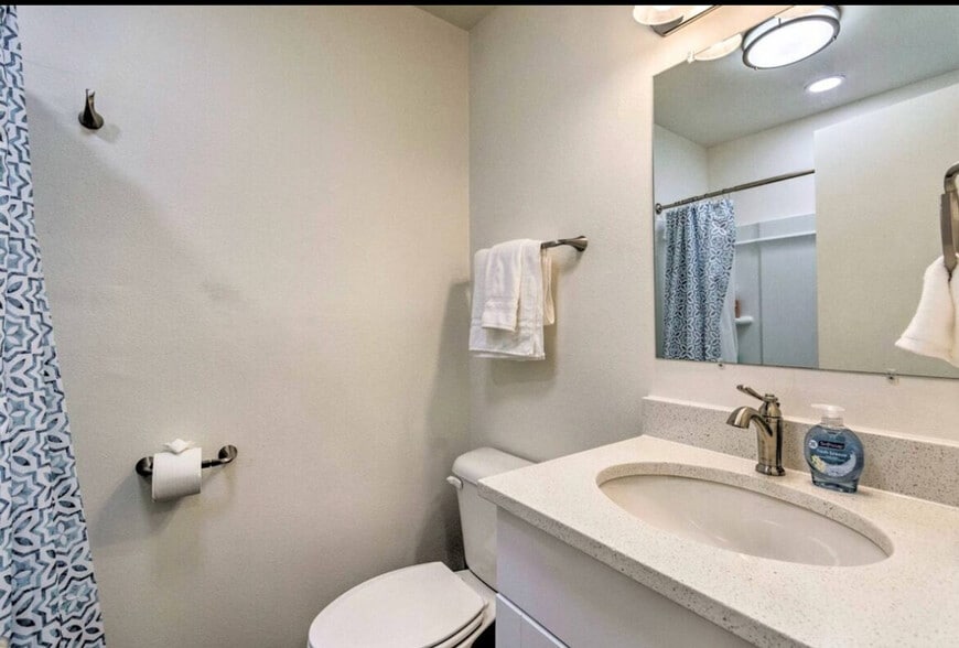 Building Photo - 4015 W 7th St