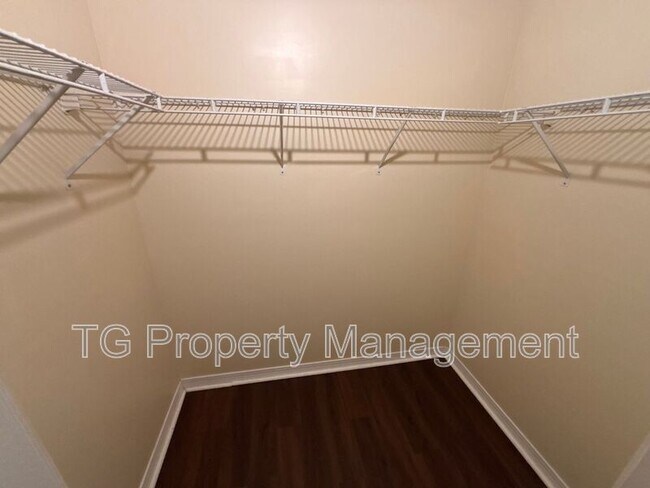 Building Photo - 8531 Sturbridge Cir E
