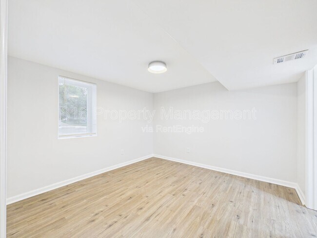 Building Photo - 100 S Oxford Ave