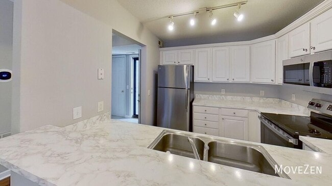 Building Photo - 1221 Westview Ln