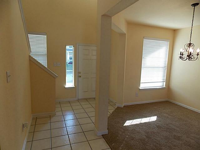 Building Photo - 1425 Oakcrest Dr