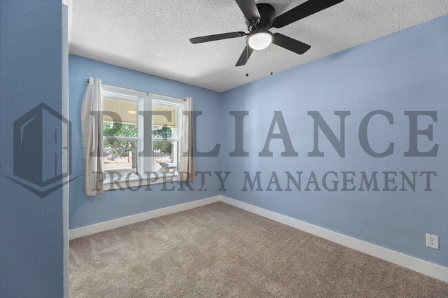 Building Photo - 221 N Walnut St