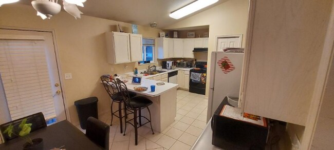 Building Photo - 1862 180 S