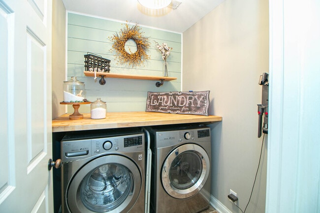 Building Photo - 1088 Jon Dr