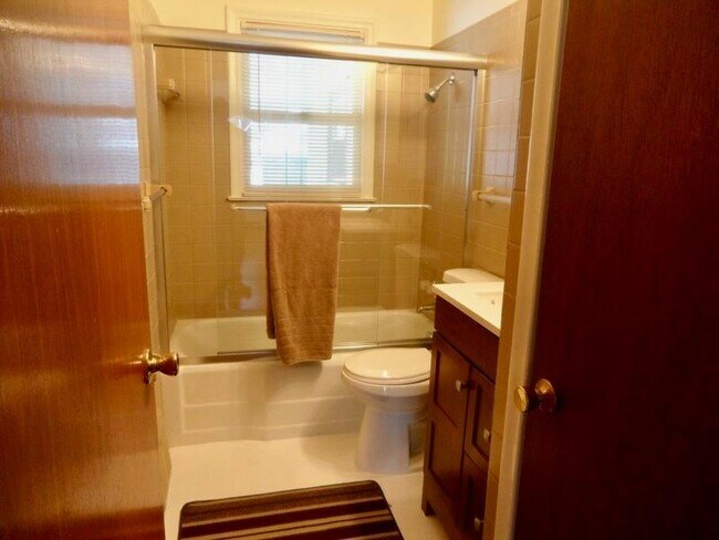 Building Photo - 3713 Roanoke Rd