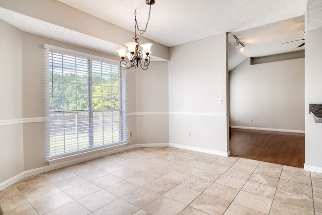 Building Photo - 133 Cloverfield Ct
