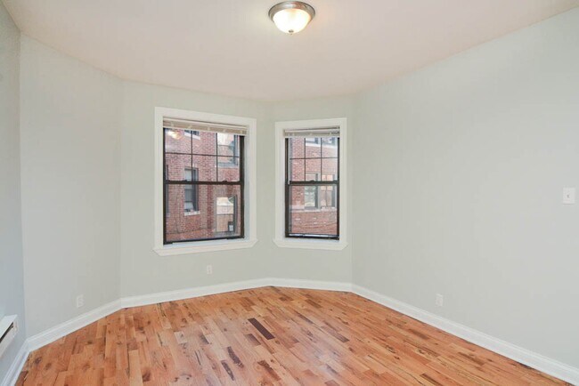 Building Photo - 4420 N Wolcott Ave