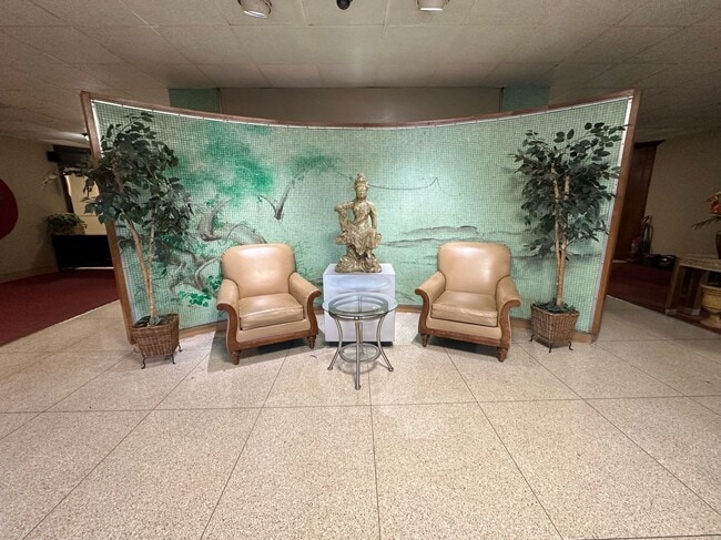 Lobby - 1271 Poplar Ave