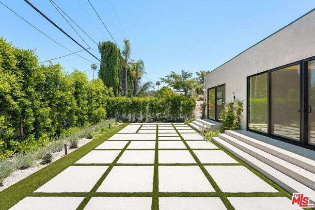 Building Photo - 5126 Lindley Ave