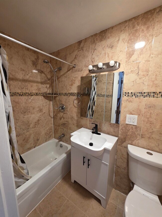 Building Photo - 40 Van Reypen St