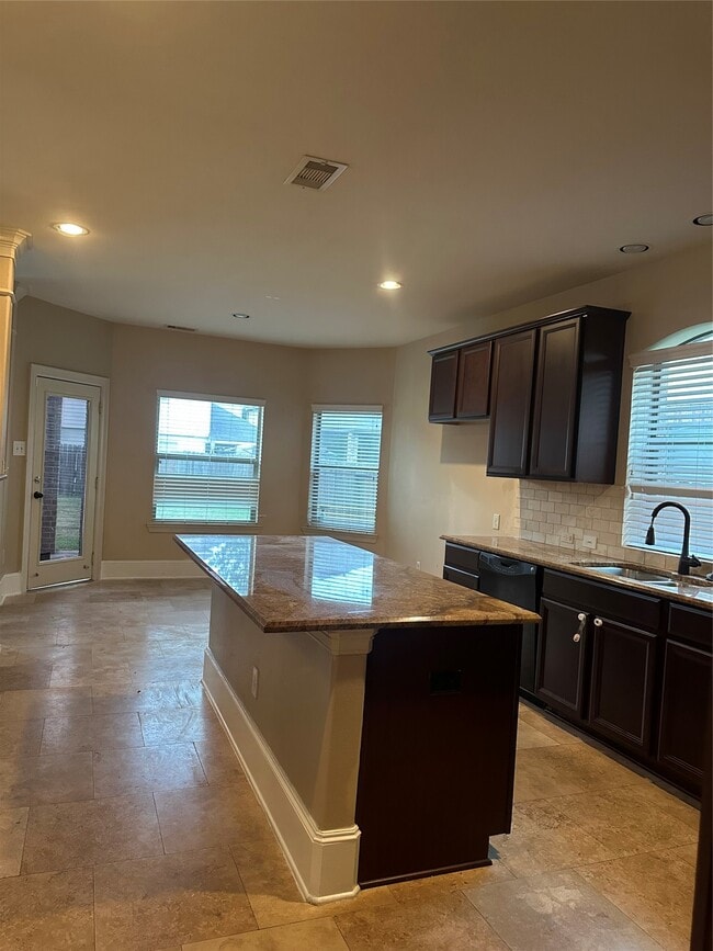 Building Photo - 13915 Sawmill Run Ln