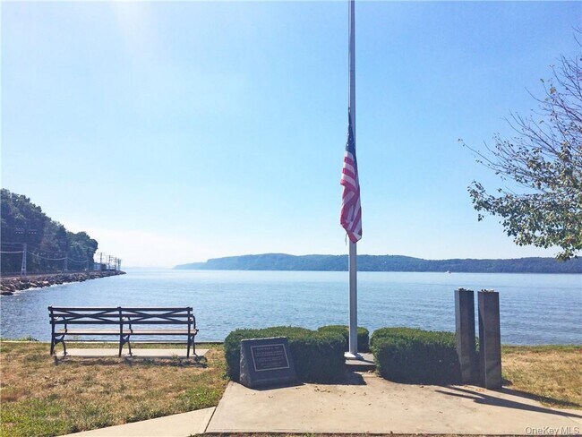 Building Photo - 1 S Astor St