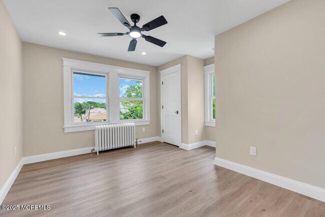 Building Photo - 1214 Sunset Ave