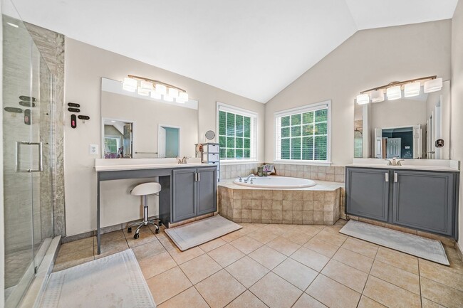 Building Photo - 4 Bedroom 4 Bath culdesac home in the Hart...