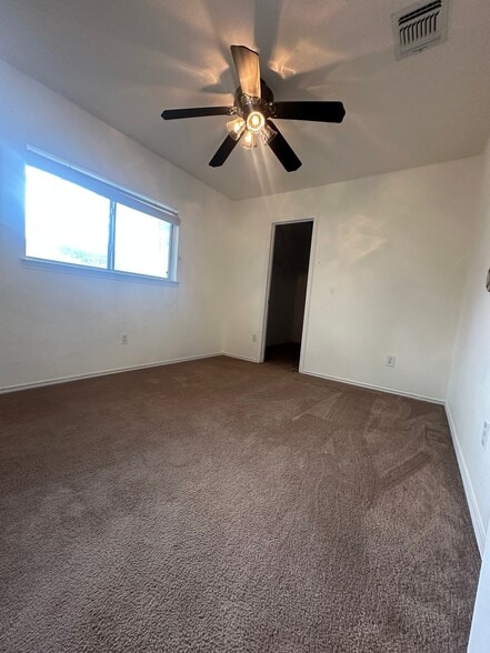 Building Photo - 9426 Santa Fe Ridge