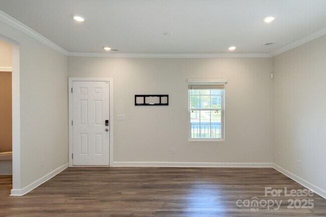 Building Photo - 221 Emmett Dr