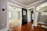 Building Photo - 117 Kenwood Ave