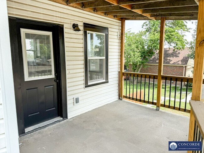 Building Photo - 3210 S 48th St
