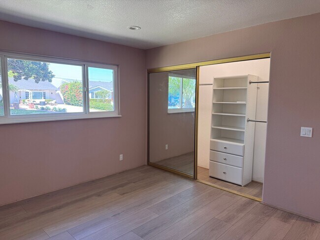 Building Photo - 2528 Bowdoin Pl