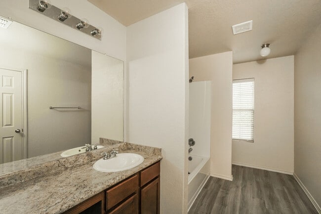 Building Photo - 2902 Aspen Mdw