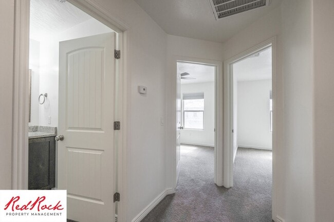 Building Photo - End Unit Fossil Hills Townhome with 3 Beds and 2.5 Baths