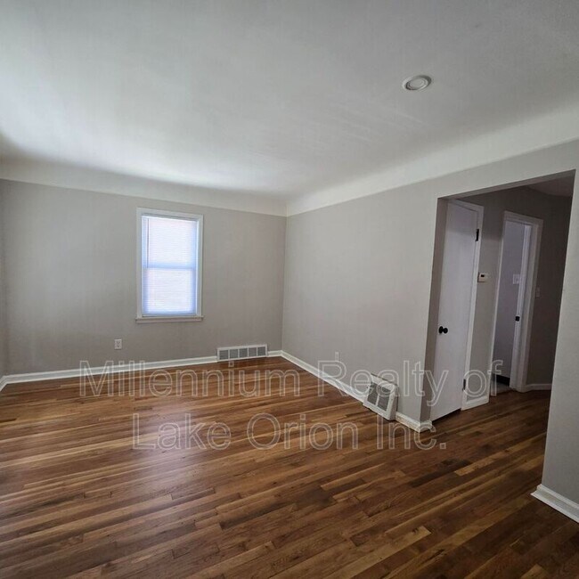 Building Photo - 136 W Princeton Ave