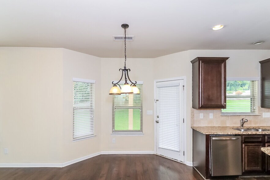 Building Photo - 4710 Cabrini Pl