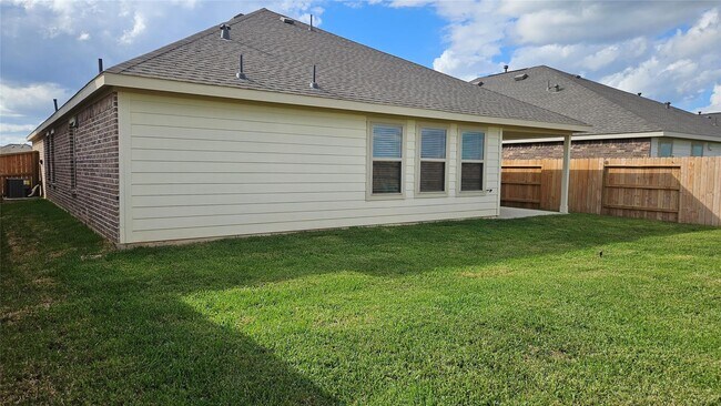 Building Photo - 7406 Bartoncliff Dr