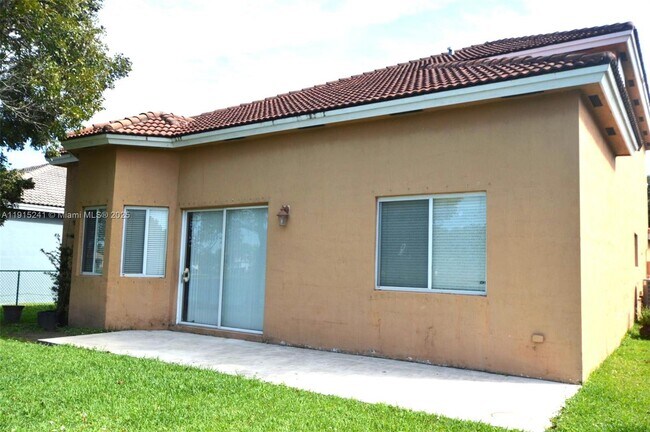 Building Photo - 2202 SE 17th Ave