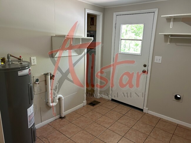 Building Photo - 3464 Red Banks Rd S