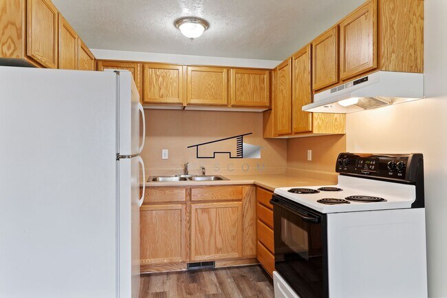 Building Photo - 350 E