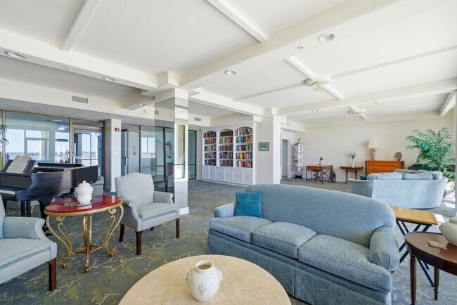 Building Photo - 615 Bayshore Dr