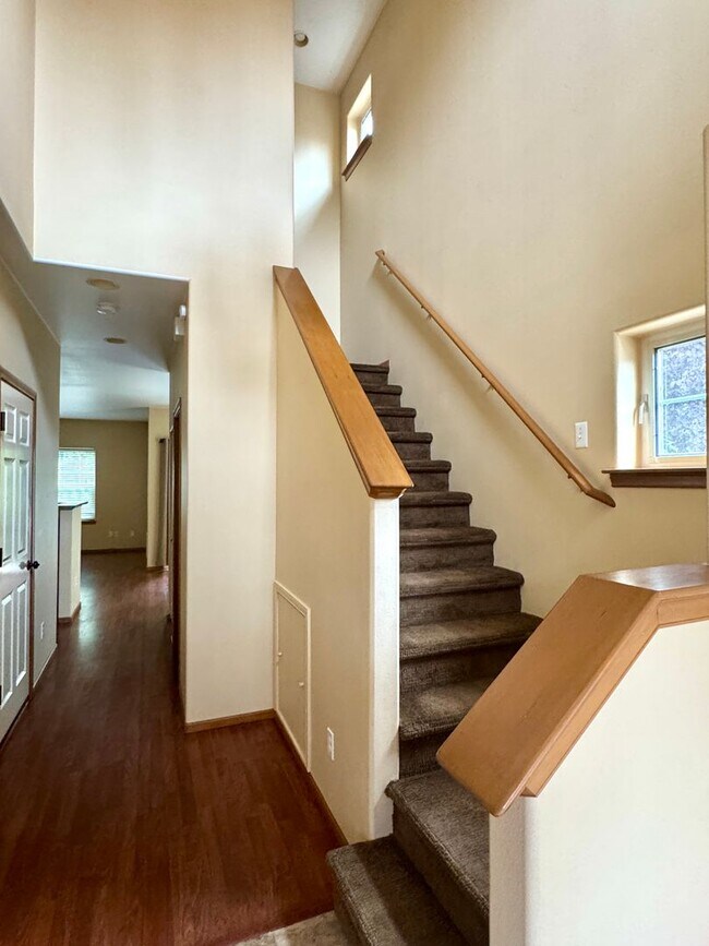 Building Photo - 10595 NE Kingston Meadow Cir