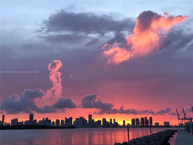 Building Photo - 15122 Fisher Island Dr